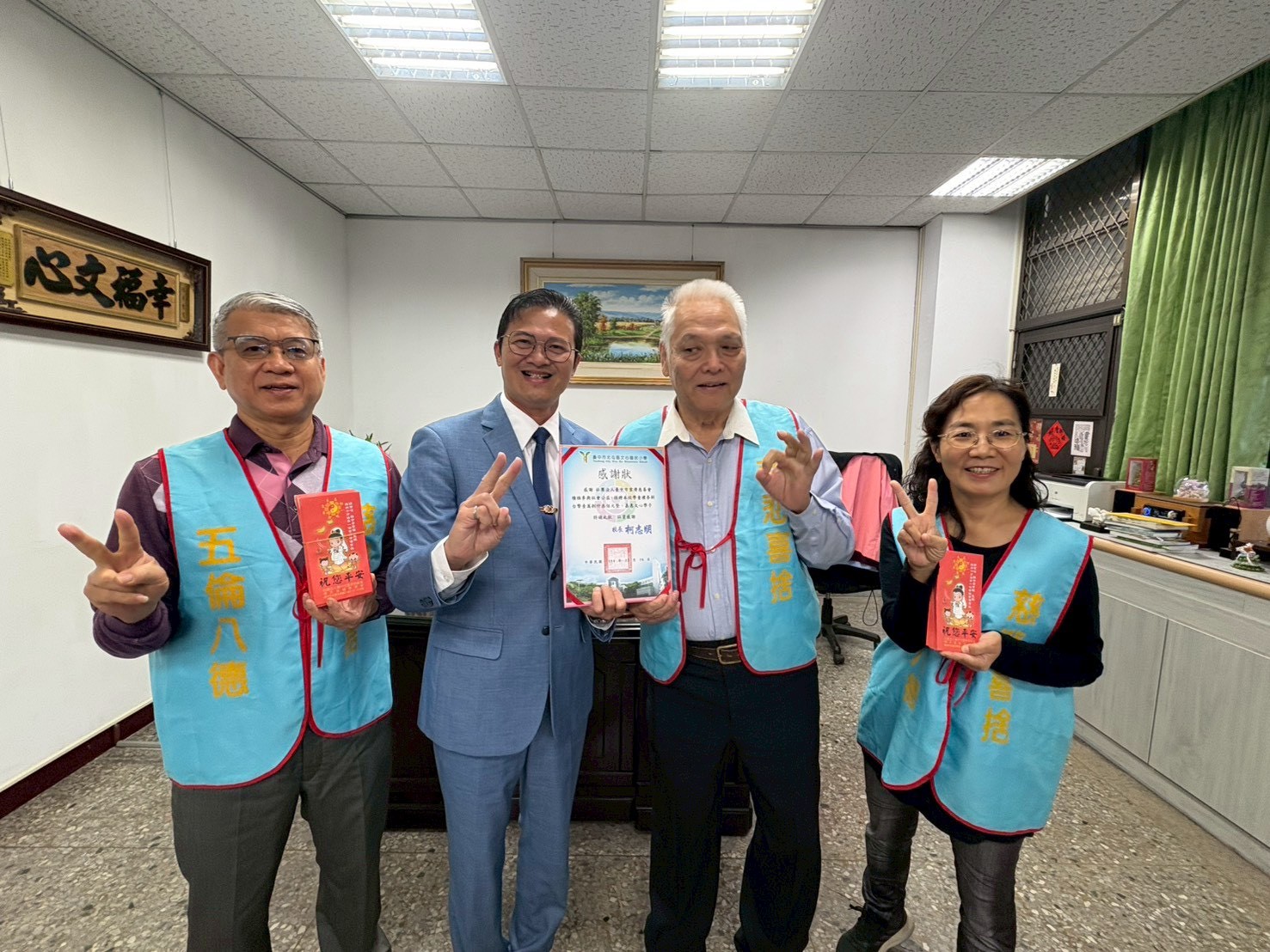 20251216寒冬送暖送禮券給文心、賴厝、大同國小